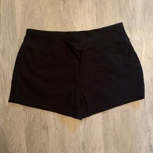 Black Versona Shorts